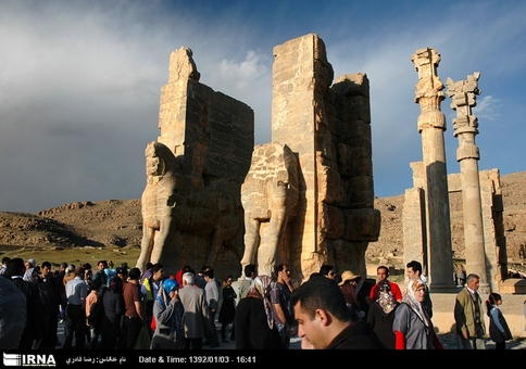 مجموعه تاریخی تخت جمشید ، پربازدید ترین مکان گردشگری در استان فارس است که همه ساله میزبان هزاران گردشگر داخلی و خارجی است. شنبه 3 فرودین 1392