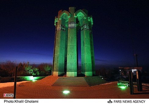 بنای یادبود شهدا در کوه عینالی تبریز. پنج شنبه 8 فروردین 1392
