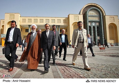 پس از نسیت خبری حداد عادل و سفر قالباف به اهواز دیگر عضو ائتلاف 1+2 ، علی اکبر ولایتی، هم روز چهارشنبه به اسفهان سفر کرد.
چهارشنبه 28 فرودین 1392
