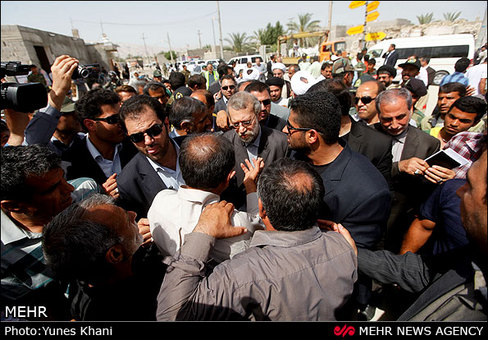 علی لاریجانی رئیس مجلس شورای اسلامی ظهر امروز چهارشنبه از مناطق زلزله زده بوشهر بازدید کرد.
چهارشنبه 28 فرودین 1392
