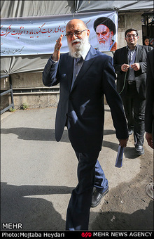 مهدی چمران که ریاست شورای شهر سوم تهران را در کارنامه دارد، این روزها در حالی که سخن از کاندیداتوری اش برای انتخابات ریاست جمهوری مطرح به میان است، برای شرکت در چهارمین انتخابات شورای شهر &zwnj;نام&zwnj;نویسی کرده است.
