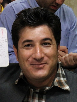 هموطن کرد زبان که با لباس کردی حضور یافته بود و اعلام آمادگی برای به عهده گرفتن پست ریاست جمهوری نمود