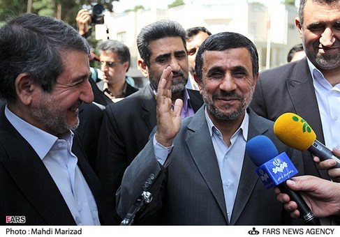 محمود احمدی نژاد رئیس&zwnj;جمهور در پایان جلسه هیأت دولت