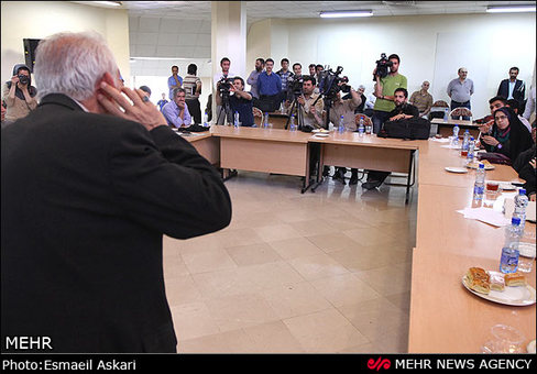 بعد از اعلام رسمی اسامی کاندیداهای ریاست جمهوری محمد غرضی به چهره محبوب رسانه ها بدل شد. او که در گمانه زنی های پیش از انتخابات شانسی برای حضور در رقابت ها نداشت در نخستین گفت&zwnj;و گو پس از اعلام رسمی گفت که پول، ستاد و سخنگو ندارد و به زودی هم برنامه&zwnj;هایش را اعلام می کند. پنج شنبه 2 خرداد 1392