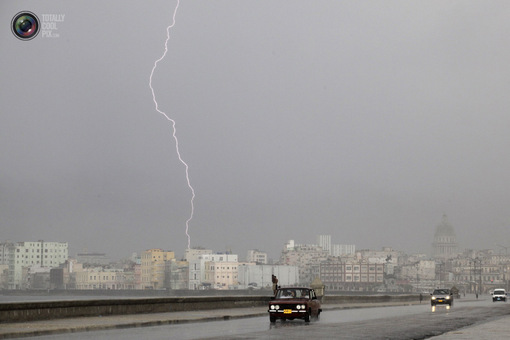 صاعقه در آسمان هاوانا
DESMOND BOYLAN/REUTERS
