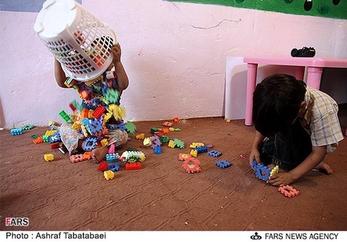 کودکان کار هنگام بازی در خانه علم دروازه غار
