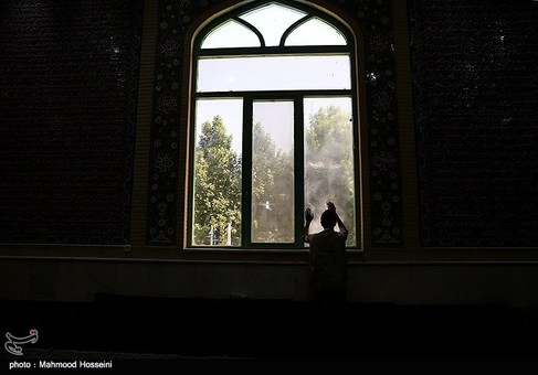 غبارروبی مساجد در آستانه ماه مبارک رمضان