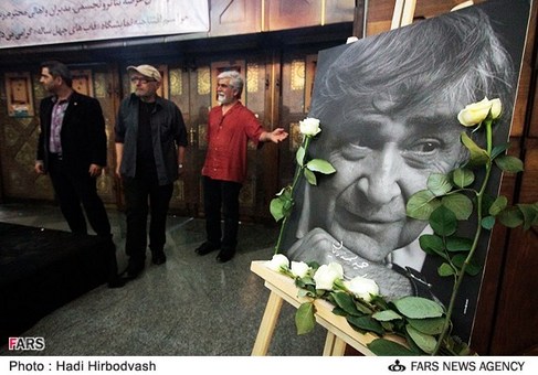 نمایشگاه قاب&zwnj;های چهل ساله در سالن اصلی تئاتر شهر