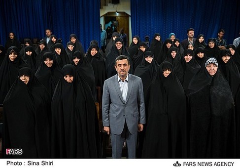 مراسم تجلیل از تلاشگران حوزه زن و خانواده