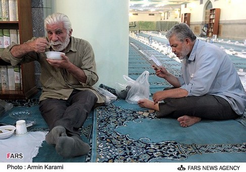 ضیافت افطاری در حرم مطهر حضرت عبدالعظیم حسنی(ع)