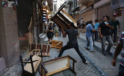 اعتراض&zwnj;های استانبول همچنان ادامه دارد.
UMIT BEKTAS/REUTERS
