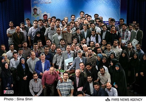 عکس یادگاری اصحاب رسانه با محمود احمدی نژاد
چهارشنبه 2 مرداد 1392
