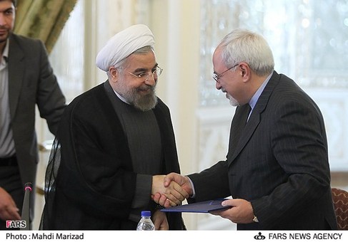 محمدجواد ظریف و حجت الاسلام حسن روحانی رئیس جمهور در مراسم تودیع و معارفه وزیر امور خارجه