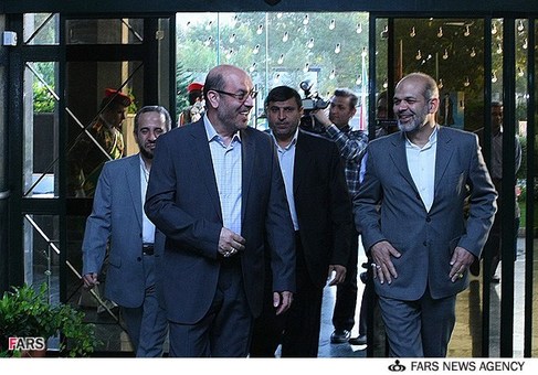 استقبال سردار احمد وحیدی وزیر سابق دفاع و پشتیبانی نیروهای مسلح با حسین دهقان