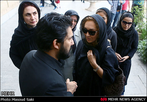 مراسم ترحیم پدر حامد بهداد، عصر روز چهارشنبه در مسجد بلال با حضور جمعی از هنرمندان برگزار شد.