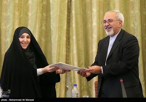 محمدجواد ظریف وزیر امور خارجه ،خانم مرضیه افخم را به عنوان سخنگوی وزارت خارجه معرفی کرد.