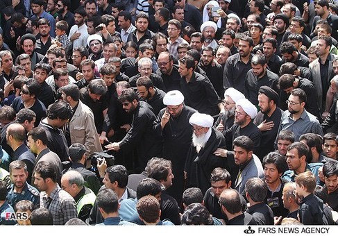 عزاداری و پیاده&zwnj;روی آیت الله وحید خراسانی از مراجع عظام تقلید در قم