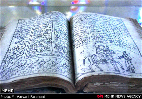 موزه چهارسوق یکی از موزه&zwnj;های شهر ساوه است که این بنا در اصل به عنوان محور اتصال راسته اصلی و محور اصلی بازار بوده و در دوره&zwnj;هایی از تاریخ نیز برای تکیه و برگزاری مراسم عزاداری از آن استفاده می&zwnj;شده است و اکنون تبدیل به موزه شده که در آن اشیای باستانی و ارزشمند مسی و سفالی، سکه، اسناد خطی، سنگ قبر و همچنین یکسری پیکره زن و مرد با پوشش&zwnj;های مختلف مردم ساوه در زمان قاجار به نمایش گذاشته شده است.