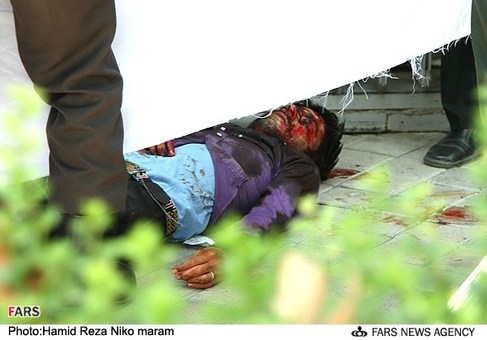 سرقت از یک طلافروشی در خیابان کاشانی  اصفهان؛ آن گونه که خبرگزاری&zwnj;ها&zwnj; منتشر کرده&zwnj;اند، یکی از سارقان در جریان این سرقت خودکشی کرده است.