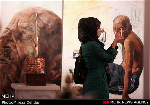 دهمین جشنواره ملی هنرهای تجسمی امام رضا(ع) در نگارخانه وصال شیراز با حضور مسولین و علاقمندان افتتاح شد.
شنبه 16 شهریور ماه 1392
