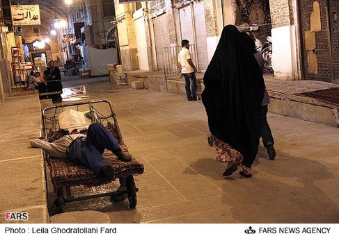 خواب نیمروزی در بازار وکیل شیراز
پنجشنبه 21 شهریور ماه 1392
