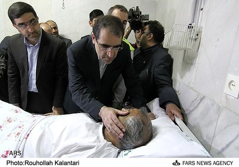 عیادت سید حسن قاضی زاده هاشمی وزیر بهداشت درمان و آموزش پزشکی از مصدومان سانحه تصادف جاده تهران ـ قم