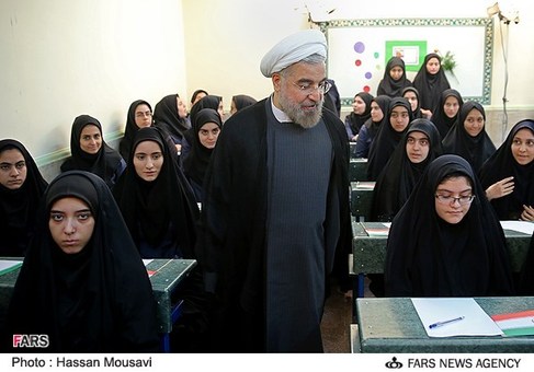 حسن روحانی رئیس جمهور در مراسم آغاز سال تحصیلی 93-92
دوشنبه اول مهر
