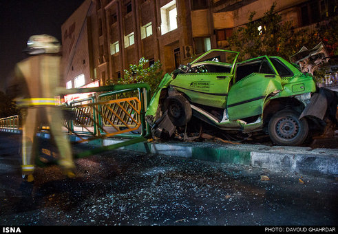 تصادف خودروی پراید در خیابان انقلاب تهران