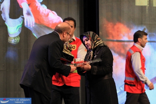 مادر شهید امید عباسی آتش نشان فداکار