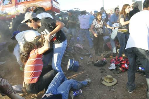 در یک مسابقه عجیب در مکزیک خارج شدن یک کامیون موجب مرگ 18 تن شد.
Eduardo Alanis / El Diario de Chihuahua via Reuters
