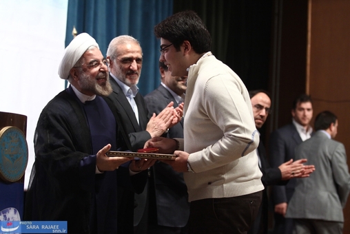 تقدیر از دانشجویان برتر در مراسم آغاز سال جدید تحصیلی دانشگاه ها