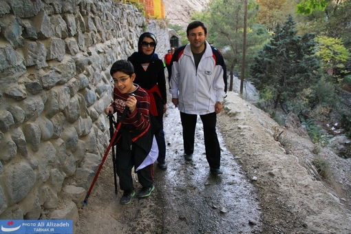 حضور کودکان در کنار بزرگترهای کوه پیما، صحنه ای بسیار زیباست که بارها و بارها در مسیر کوهپیمایی مشاهده می کنیم.