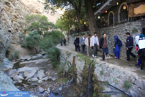 سطح رودخانه های مسیر، به دلیل وضعیت بسیار نامناسب نزولات جوی، همچنین قرارگیری در فصل کم آبی، کاهش محسوسی داشته