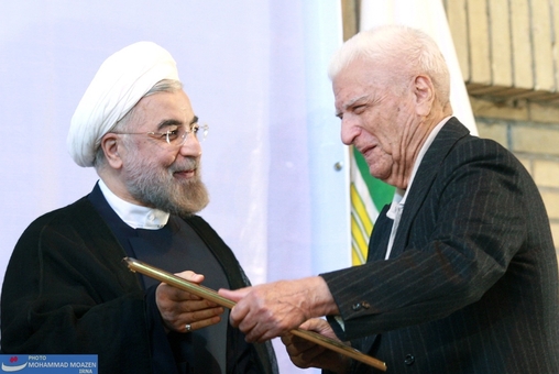 تقدیر از کشاورزان نمونه در چهارمین کنگره سراسری خانه کشاورز