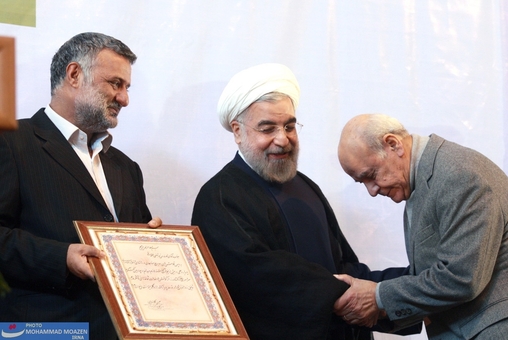 تقدیر از کشاورزان نمونه در چهارمین کنگره سراسری خانه کشاورز