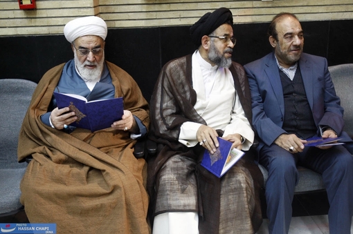 حجت الاسلام سید محمود علوی، وزیر اطلاعات در مجلس ترحیم همسر آیت الله حائری شیرازی در مسجد نور تهران