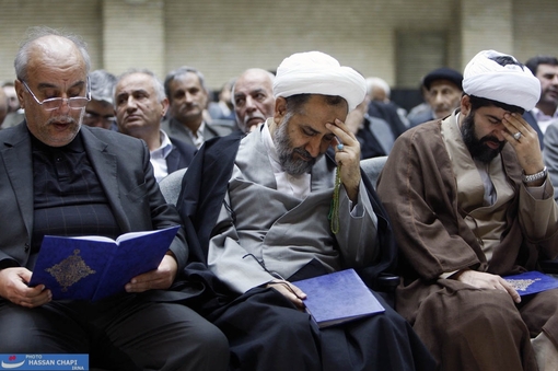 حجت الاسلام حیدر مصلحی، وزیر اطلاعات دولت دهم در مجلس ترحیم همسر آیت الله حائری شیرازی در مسجد نور تهران
