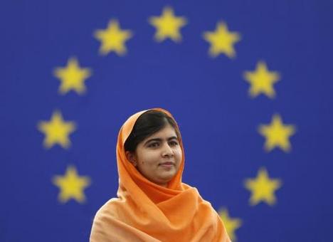  نوجوان فعال پاکستانی &laquo;ملاله یوسف زی&raquo; که از سوی طالبان از ناحیه سر به جهت آموزش به دختران، آماج گلوله قرار گرفته بود؛ جایزه ساخاروف سال ۲۰۱۳ اتحادیه اروپا را در محل پارلمان این اتحادیه دریافت کرد.