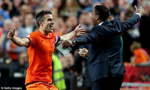 هلند: روبین فن پرسی (Robin van Persie) - مهاجم باشگاه منچستر یونایتد و تیم هلند که یکی از بهترین تمام کننده جهان به شمار می&zwnj;رود.
