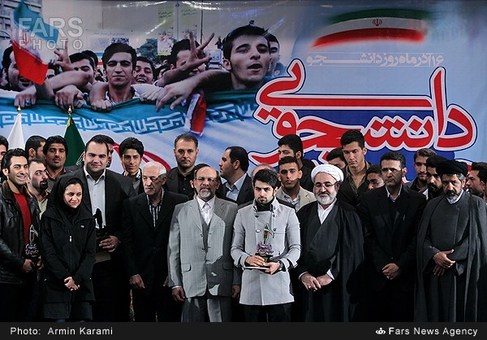 عکس یادگاری دانشجویان نمونه در دومین اجلاس جنش دانشجویی دانشگاه آزاد اسلامی


