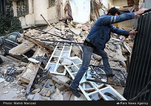 ریزش ساختمان دوطبقه در منطقه جردن تهران