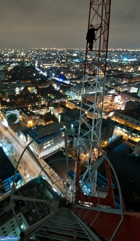 سازه آنتن مرتفع در Aldgate - شرق لندن - انگلستان
&copy; Bradley Garrett