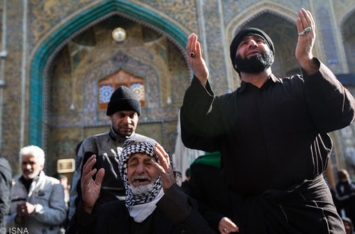 عزاداران حسینی در حرم سالار شهیدان