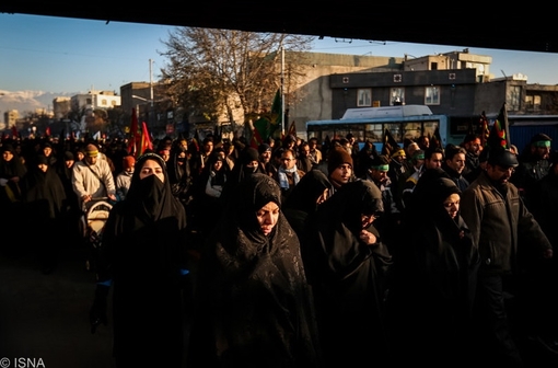 راهپیمایی عزاداران حسینی در بامداد اربعین در تهران 