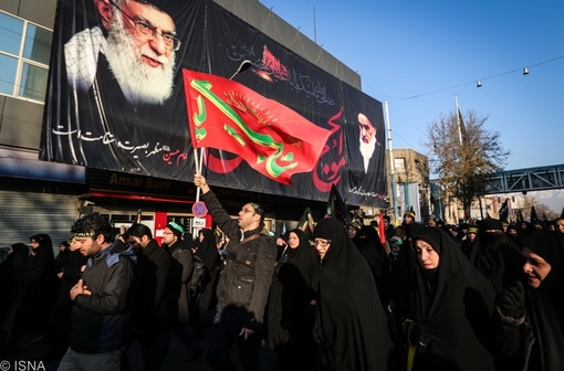 راهپیمایی مردم تهران در بامداد اربعین حسینی