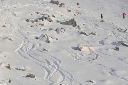 این همان مکانی است که شوماخر با صخره&zwnj;ها برخورد کرد و به کما رفت