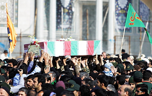 پیکرهای چهار شهید گمنام روز جمعه همزمان با سالروز شهادت امام حسن عسکری (ع) در قم تشییع شد.عکس: عباس منجمی گیلانی/ایرنا
