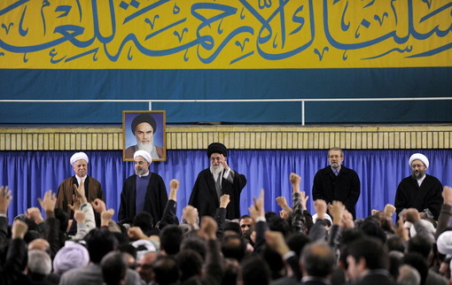 روز یکشنبه جمعی از مسئولان نظام و میهمانان خارجی بیست و هفتمین کنفرانس وحدت اسلامی در سالروز میلاد پیامبر اکرم (ص) و امام جعفر صادق (ع) با حضرت آیت الله خامنه ای رهبر معظم انقلاب اسلامی دیدار کردند/پایگاه اطلاع رسانی رهبری
