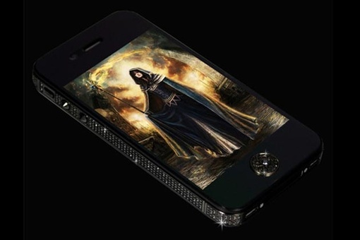 Black Diamond iphone 5
شاسی گوشی از طلای خالص و ۶۰۰ الماس بی نقص که در آن بکار رفته - ۲۶ عیار الماس سیاه و سفید در دکمه&zwnj;ی خانه یا (home) وجود دارد - قیمت 15 میلیون دلار