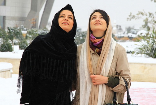 در پنجمین روز از جشنواره بین&zwnj;المللی فیلم فجر، فیلم سینمایی شیار ۱۴۳ ساخته نرگس آبیار اکران شد. در این فیلم مریلا زارعی و گلاره عباسی نقش&zwnj;آفرینی کرده&zwnj;اند. ابراهیم حاتمی&zwnj;کیا از کارگردان این فیلم، همچنین روایت زنانه از دفاع مقدس تمجید ویژه&zwnj;ای کرد/تابناک